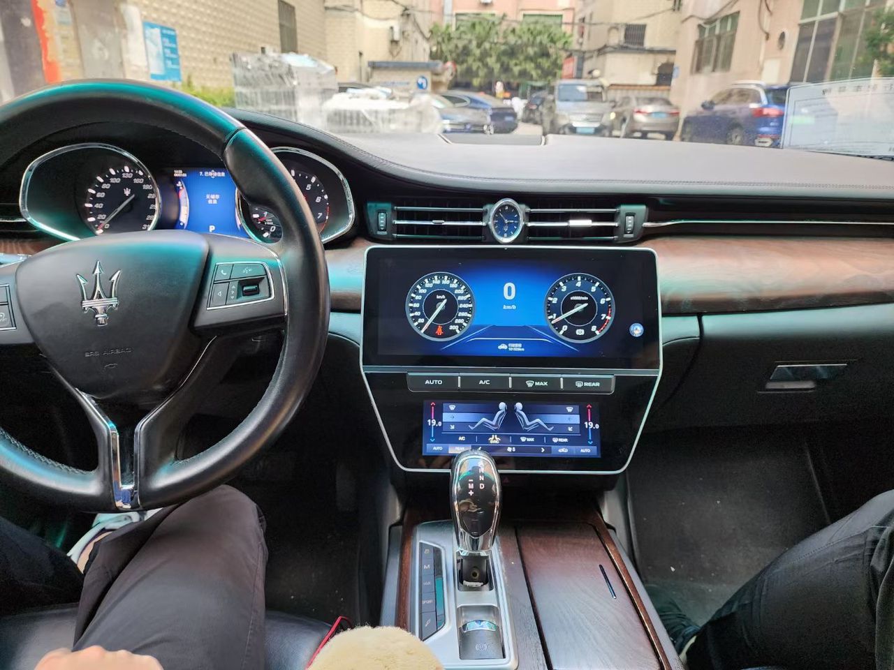 Maserati GT 24.6" Android Radio/Digital Climate Control