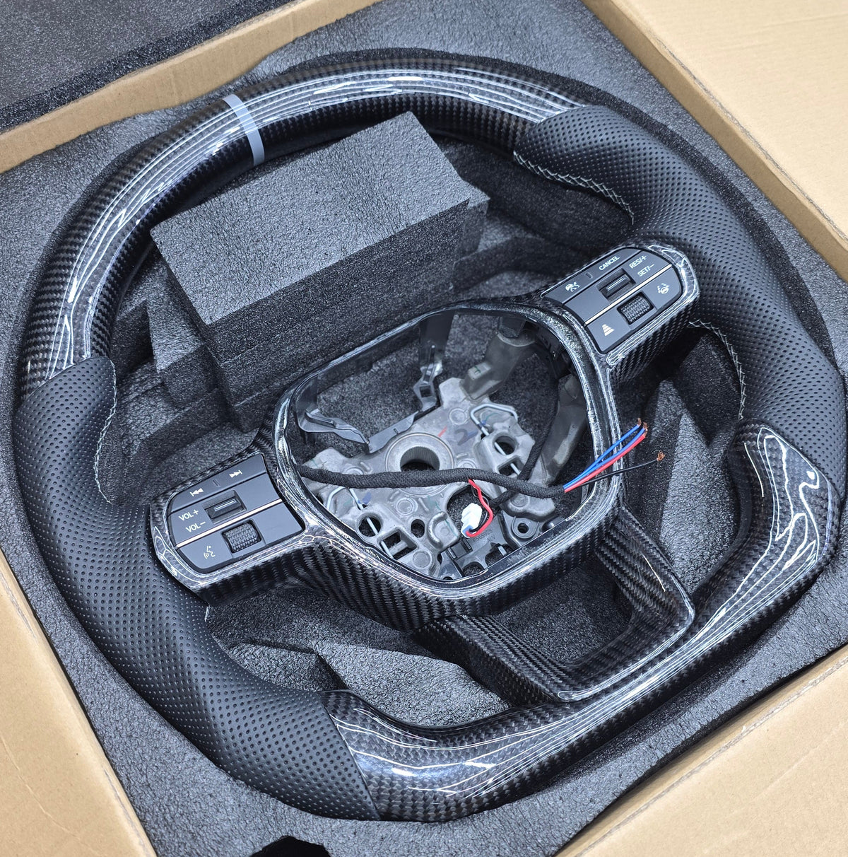 * IN STOCK * Grey Accent Gloss Carbon Fiber Wheel for CRVs 2023-2027
